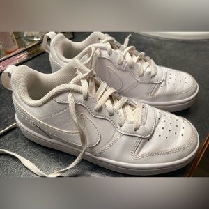 Nike Kids' Grade School Court Borough Low 2 Shoes.